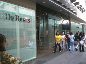 HK_Central_Landmark_Mall_De_Beers_Shop_1