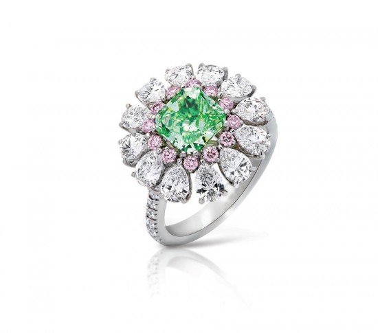 Fancy vivid yellow-green diamond ring