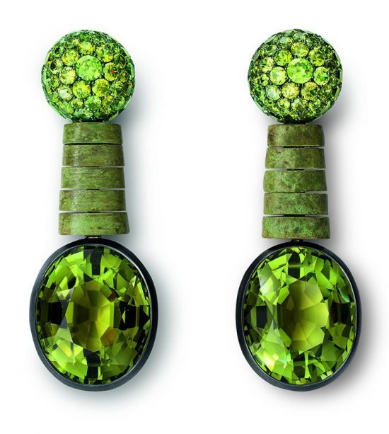 hemmerle-earrings-black-finished-and-green-patinated-silver-white-gold-green-tourmalines-demantoide-garnets-0516