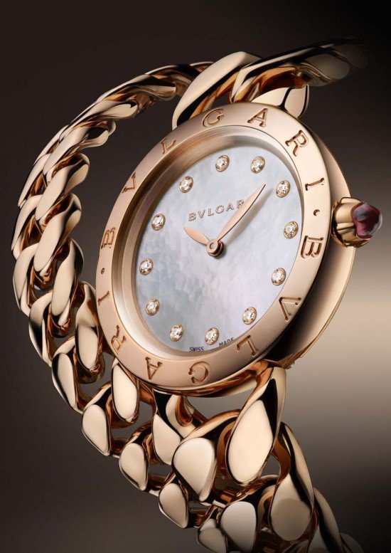 Новые браслет-часы "Bulgari Catene" имеют белый перламутровый циферблат с 12 бриллиантами круглой огранки.