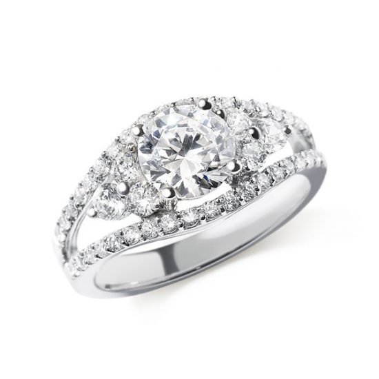 Пример белого искусственного бриллианта от www.deluxediamonds.co.uk, линейка Saskia.