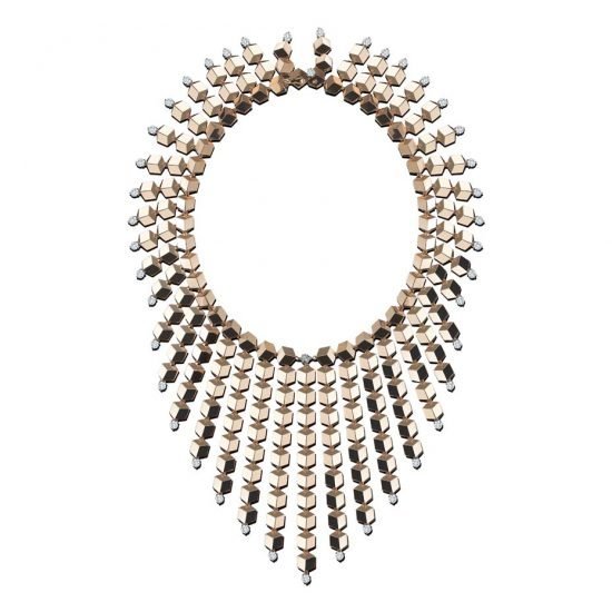 Получившее награду ожерелье Brilliante Sexy от Paolo Costagli, сделанное в виде множества мозаичных золотых форм с бриллиантовыми акцентами