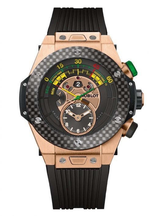 Официальные часы Чемпионата мира ФИФА 2014 в Бразилии «Big Bang Unico Bi-Retrograde Chrono» от Hublot были сделаны в двух моделях, включая «королевскую золотую версию» с безелем из углеродного волокна (ограниченный выпуск 100 штук)