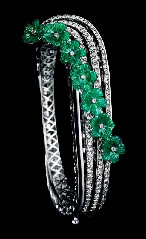 Коллекция MINAWALA Festival of Emeralds, браслет из белого золота с бриллиантами и зеленым агатом