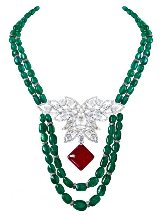 Коллекция MINAWALA Festival of Emeralds, ожерелье из белого золота с бриллиантами, изумрудами и рубином