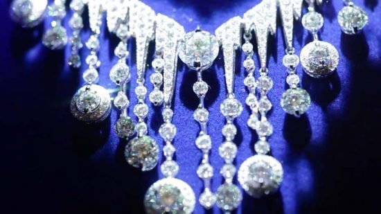 Бриллиантовое ожерелье Chaumet Frozen из новой коллекции Lumières d'Eau