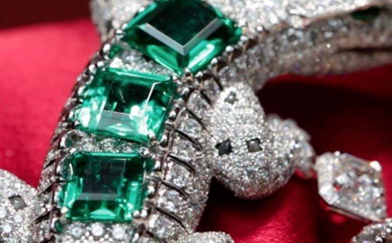 Брошь Alligator с бриллиантами и изумрудами из новой коллекции Royal от Cartier