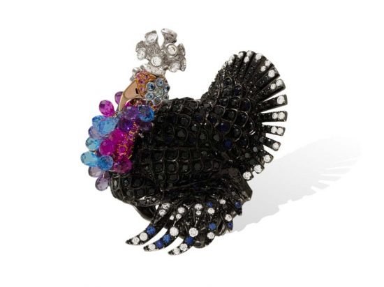 1: Кольцо «Turkey»(«Индюк») – из черненого золота с черными и белыми бриллиантами, топазами и аметистами (Лидия Куртель)