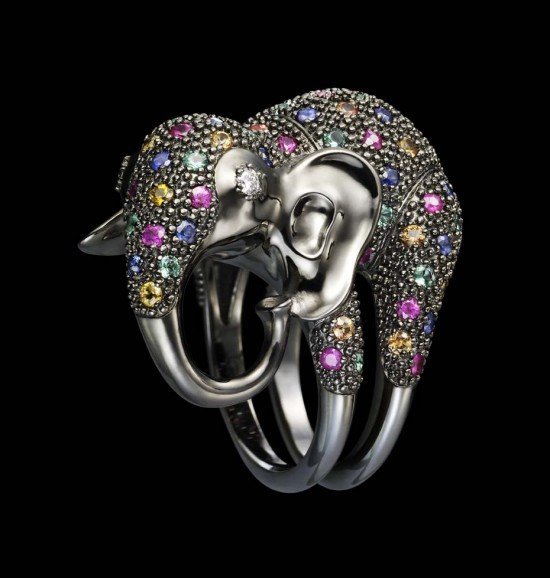 6: Кольцо «Elephant» («Слон») из белого золота и черного родия с бриллиантами, сапфирами, рубинами и изумрудами. (Даши Намдаков)
