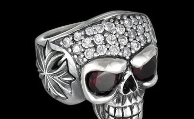 Имидж создадут серебряные кольца мужские: цены зависят от размера алмаза