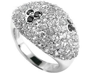 Серебряное кольцо с фианитом – антикризисное решение для любителей украшений