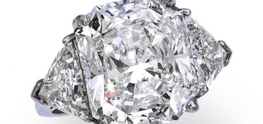 Бриллиантовое кольцо с алмазом необычной огранки массой в 12-ть карат лидирует на аукционе Bonhams