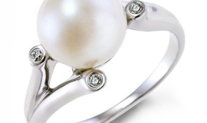 Купить обручальное золотое кольцо с жемчугом – быть в тренде!