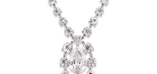 Лондонский шедевр: «Symbolic & Chase» продает корсажное украшение с бриллиантами и богатой историей более, чем за $ 20 млн.