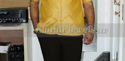 Компания «Shanti Jewels» создала золотую рубашку стоимостью в 14 700 000 индийских рупий