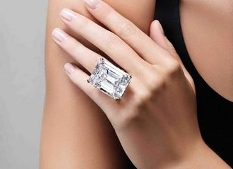 Уникальные обручальные кольца с бриллиантами изумрудной огранки