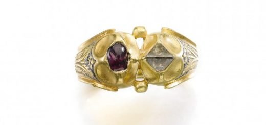На аукцион Сотби выставлено кольцо эпохи Кромвеля, найденное с помощью металлодетектора
