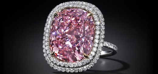 Фантазийный ярко-розовый бриллиант весом в 16.08 карат ушел с молотка на аукционе Christie’s