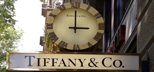 Федеральный суд присяжных в США решил, что торговая сеть Costco должна выплатить 5,5 млн долларов за продажу поддельных колец марки Tiffany