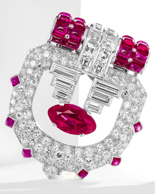 Цветные бриллианты и рубиновая брошь Cartier – топовые лоты на нью-йоркском аукционе Bonhams