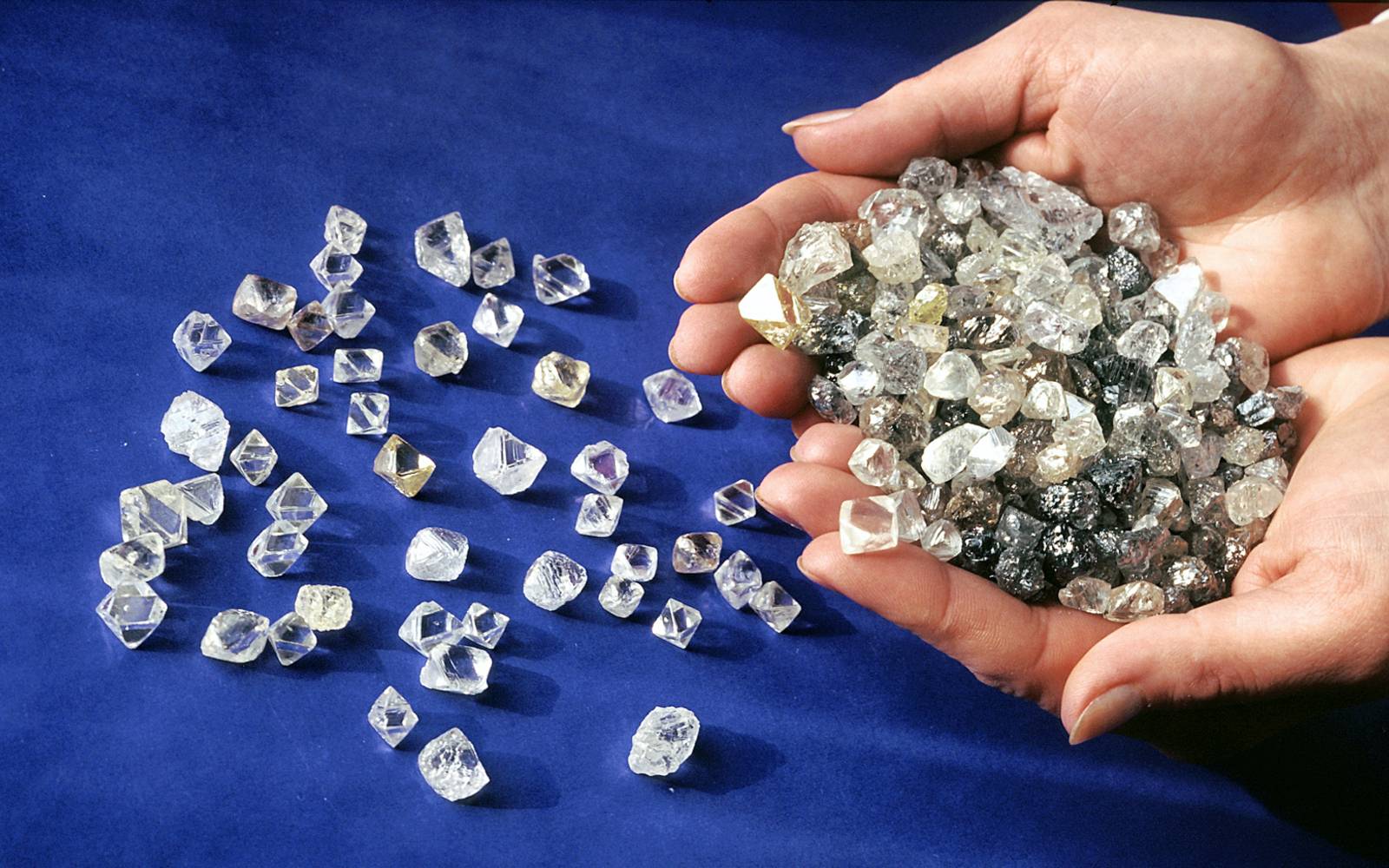АЛРОСА: Июльские продажи алмазной и бриллиантовой продукции достигли 3,5 млн.