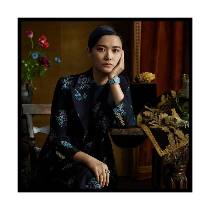 Фото Крис Ли в ювелирных украшениях от Gucci напоминают полотна старинных мастеров