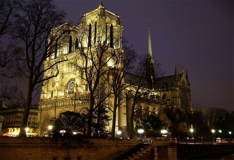 Руководство LVMH и Kering Group обязались внести 250 миллионов на восстановление собора Парижской Богоматери
