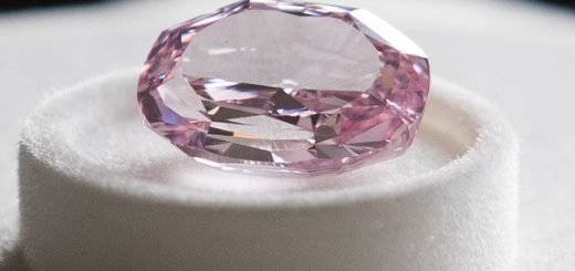 Крупнейший розовый бриллиант в истории России оценили в $65 млн