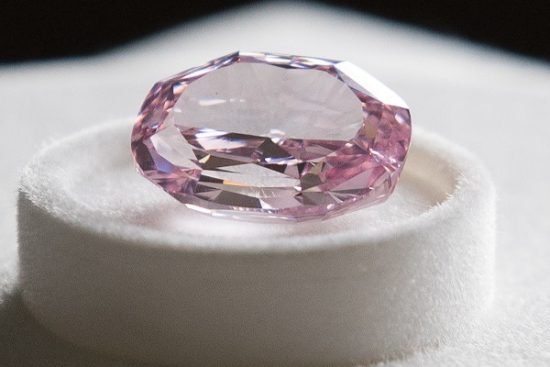 Крупнейший розовый бриллиант в истории России оценили в  млн