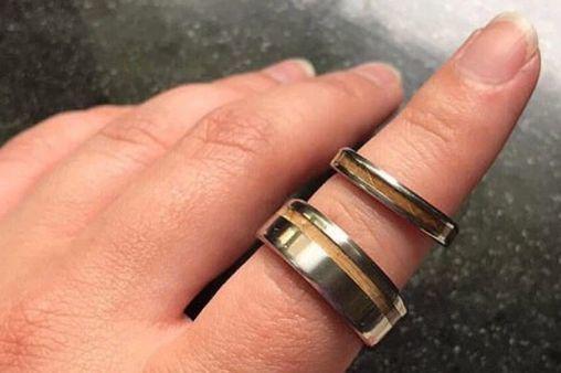 В Великобритании мать купила сыну новое обручальное кольцо, потому что ей не нравился первоначальный вариант