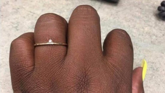 Американка обиделась на жениха из-за «жалкого» обручального кольца