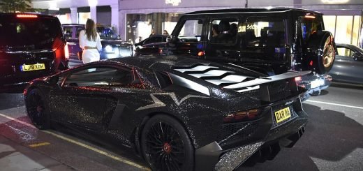 Модель поразила Лондон инкрустированным кристаллами Lamborghini
