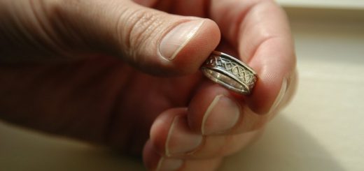 Что делать с обручальным кольцом мужа и жены после развода: все варианты