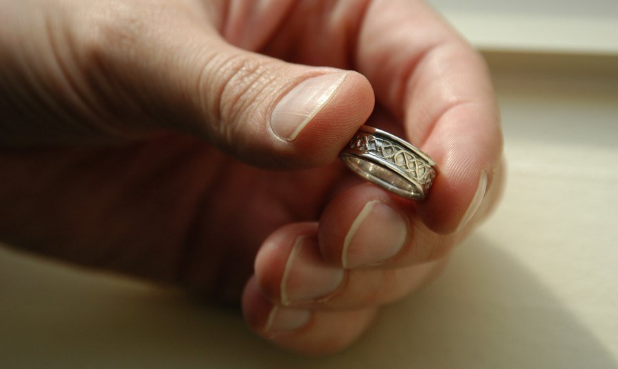 Куда деть помолвочное кольцо после свадьбы?
