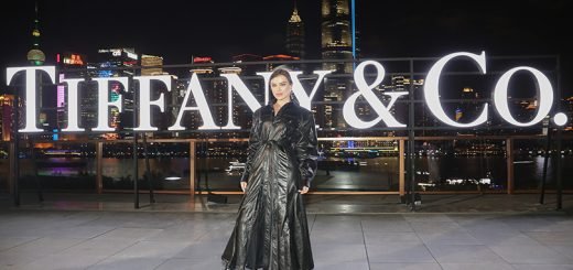 Бри Ларсон и Елена Темникова на открытии выставки Tiffany & Co. в Шанхае