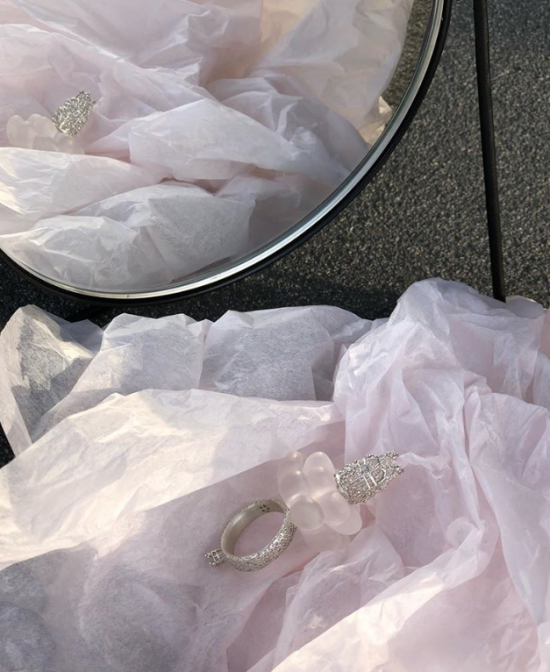Бриллианты на выброс: влюбленная пара открыла магазин с интимными украшениями для продвинутых
