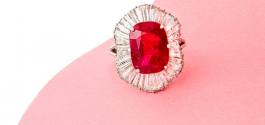 Редкое кольцо с рубином 10.51 карата продалось в 18 раз дороже своей предпродажной оценочной стоимости