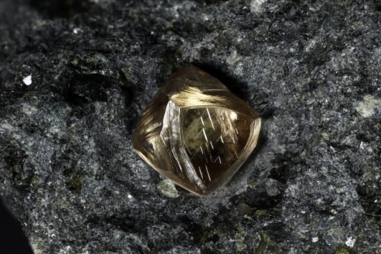Почему алмаз останется самым дорогим камнем