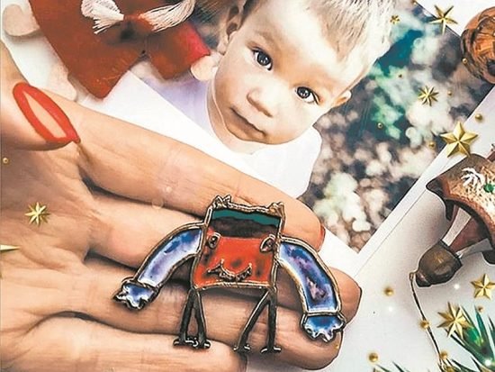 Ювелир из Иркутска создает украшения из детских рисунков