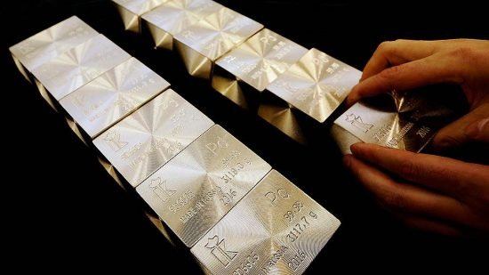 Цены на палладий достигли рекордных отметок, золото торгуется выше 00 за унцию