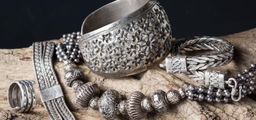 Похититель серебра на 300 тысяч рублей продал украденные изделия за три тысячи рублей