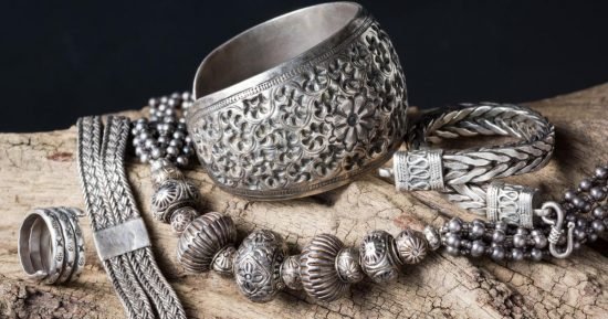 Похититель серебра на 300 тысяч рублей продал украденные изделия за три тысячи рублей