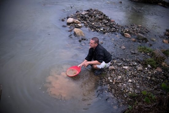 Золотодобытчики на реках Болгарии работают свободно
