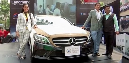 Mercedes по-индийски: автомобиль украсили бриллиантами