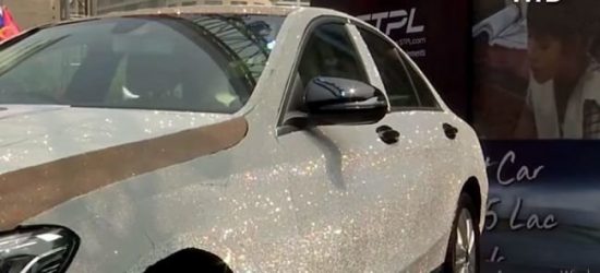 Mercedes по-индийски: автомобиль украсили бриллиантами