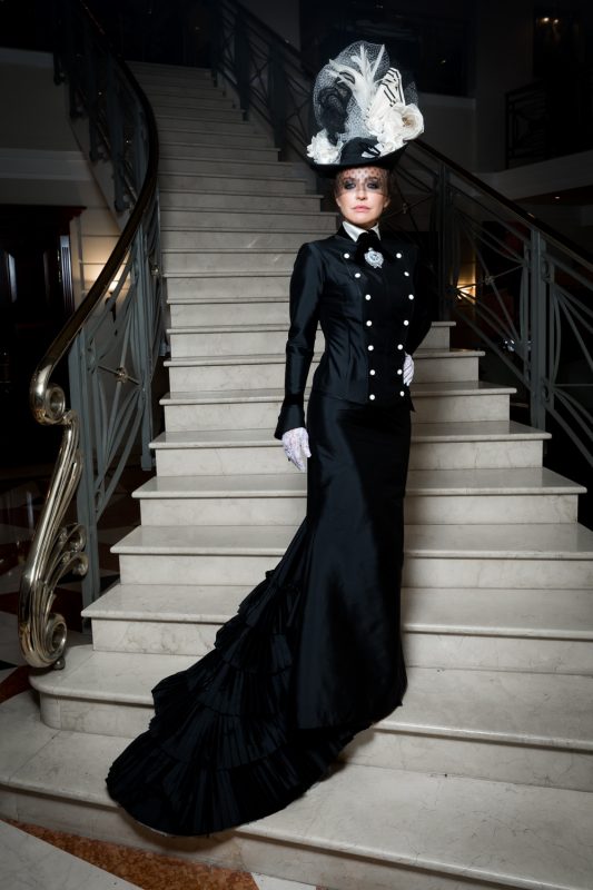 Почему ювелирный дизайнер окрасил Санкт-Петербург в черный цвет?