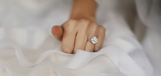 «Де Бирс»: женщины тратят на бриллиантовые кольца больше, чем мужчины