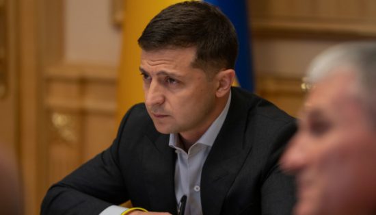 Президент Украины подписал закон об урегулировании добычи янтаря