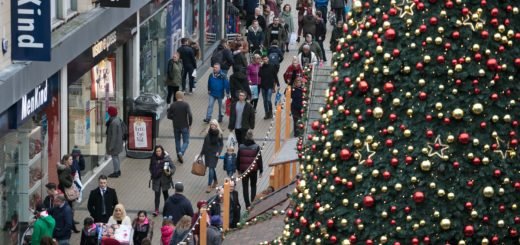 Британцы готовы потратить 29,6 миллиарда на рождественские подарки, несмотря на сокращение текущих расходов на 60%