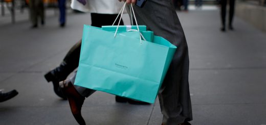 Компания Tiffany сообщает об уменьшении доходов за третий квартал и финансовый год